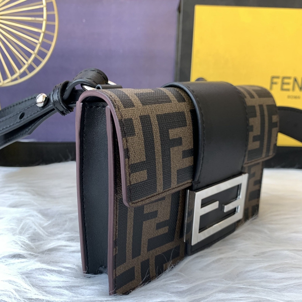 スーパーコピーブランドバッグ背面デザイン